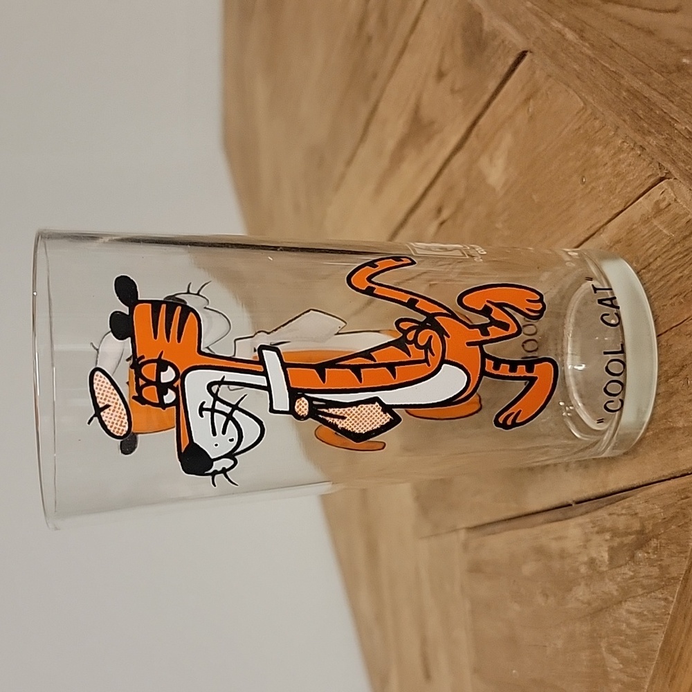 Vintage 1973 Cool Cat collectors glass